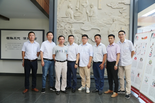 1564991751259749.jpg 0731+揚(yáng)州北辰電氣集團(tuán)有限公司黨總支開展迎“八一”專題活動(dòng).jpg